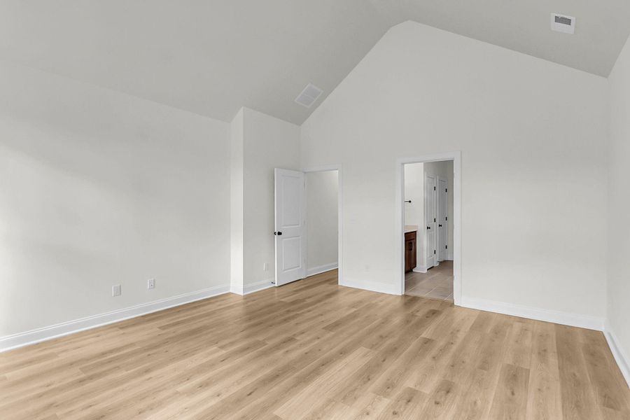 Spacious, unfurnished interior of a new home in Tidewater at Lakes of Cane Bay, Summerville (Image 33).