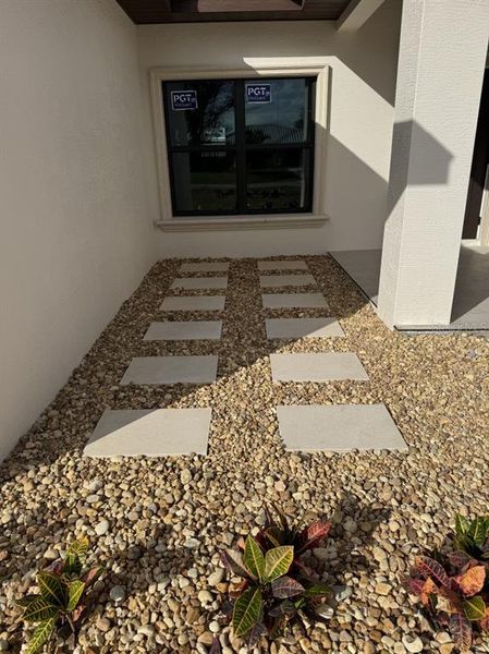 Exterior details and patio area of a home in , Okeechobee (Image 20).