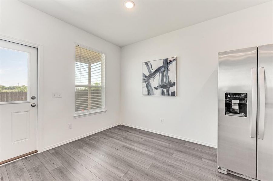 Spacious, unfurnished interior of a new home in Ridgeview Farms, Fort Worth (Image 23).