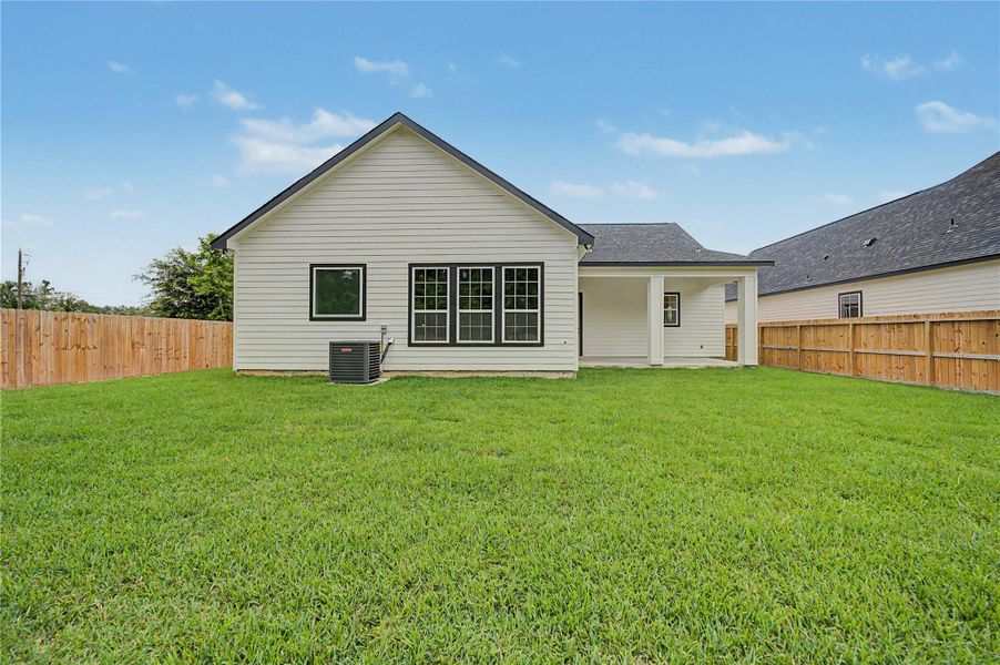 pacious fenced backyard with mature tree views and plenty of room to create your ideal outdoor retreat.