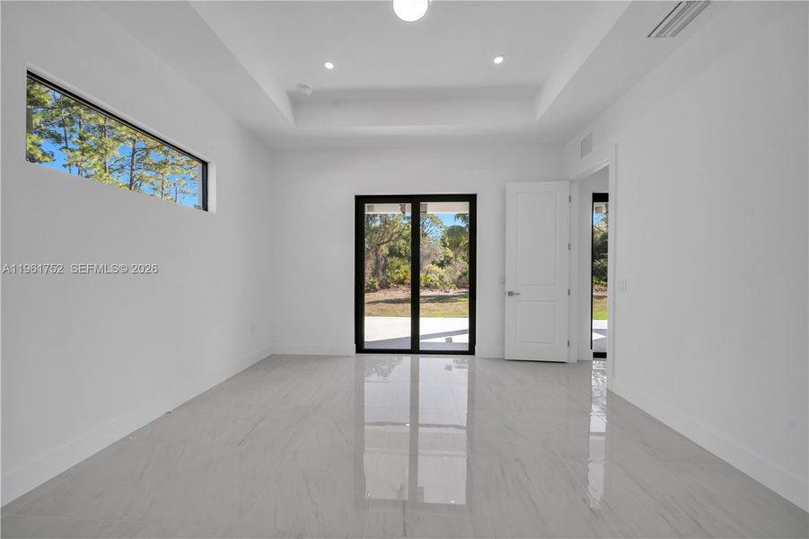 Spacious, unfurnished interior of a new home in , Lehigh Acres (Image 29).