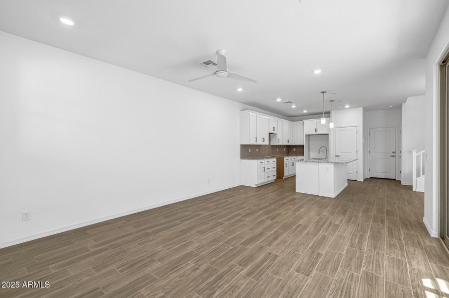 3)GREAT ROOM 3)GREAT ROOM