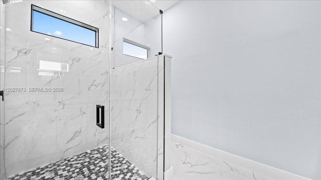 Spacious, unfurnished interior of a new home in , Lehigh Acres (Image 22).
