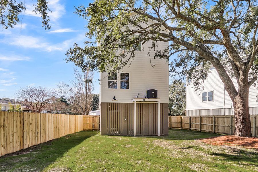 Exterior details and patio area of a home in , Charleston (Image 3).