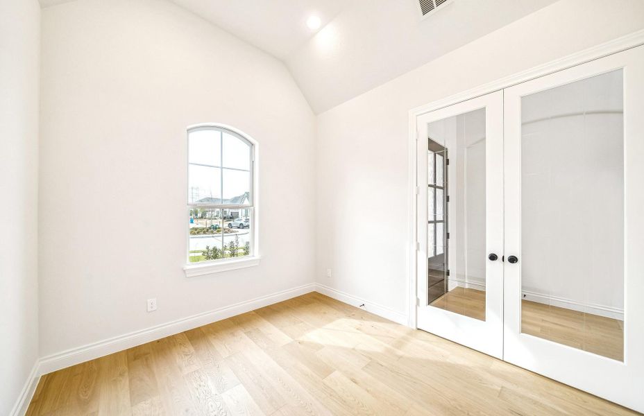 Spacious, unfurnished interior of a new home in Bridgeland 60′, Cypress (Image 31).