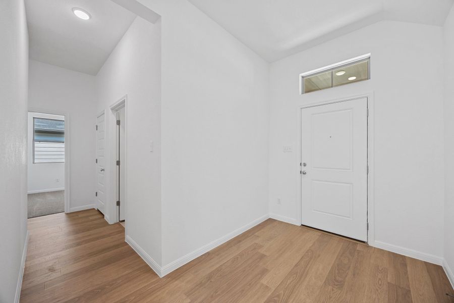 Spacious, unfurnished interior of a new home in Trinity Ranch, Elgin (Image 23).