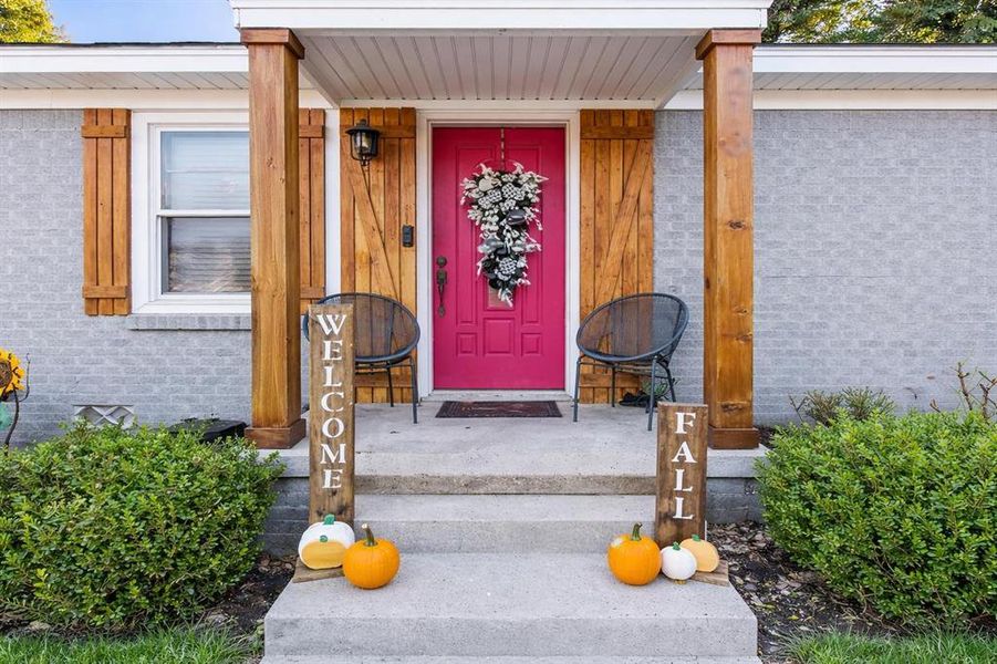Exterior details and patio area of a home in , Athens (Image 19).