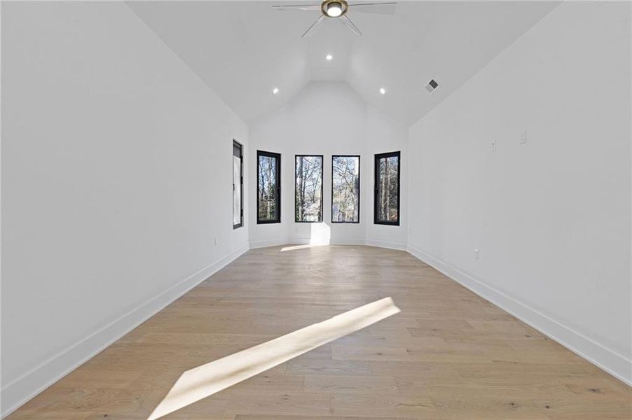 Spacious, unfurnished interior of a new home in , Alpharetta (Image 25).