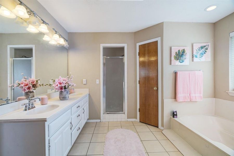 Furnished interior view inside a new home in , Paris (Image 15). Furnished interior view inside a new home in , Paris (Image 15).