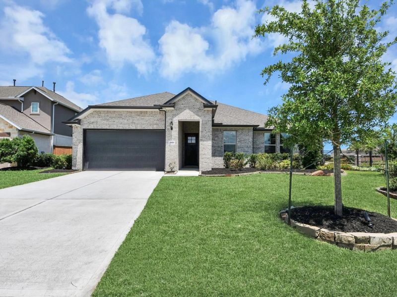 Front exterior of a new home in Lago Mar, Texas City, TX, highlighting curb appeal (Image 25).
