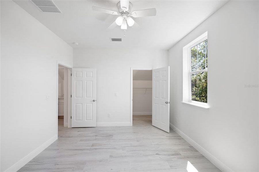 Spacious, unfurnished interior of a new home in , Plant City (Image 15).