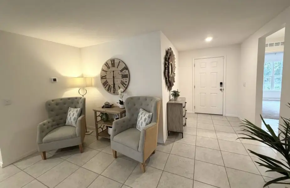 Furnished interior view inside a new home in Citrus Springs, Dunnellon (Image 3).