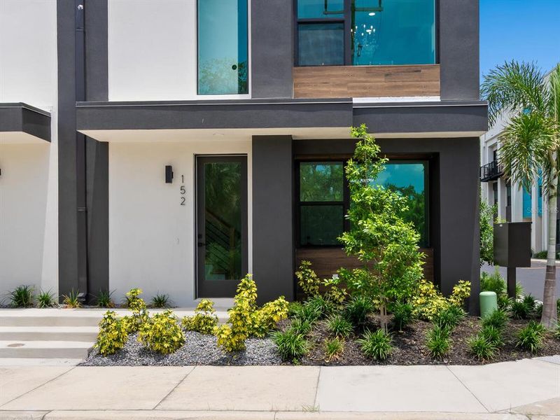 Exterior details and patio area of a home in , Sarasota (Image 4).