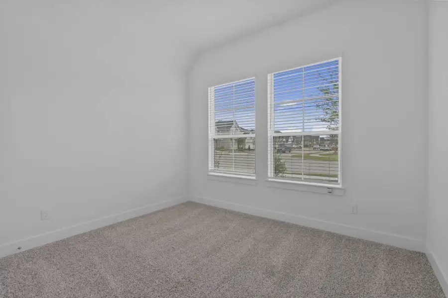 Spacious, unfurnished interior of a new home in Grange, Katy (Image 11).