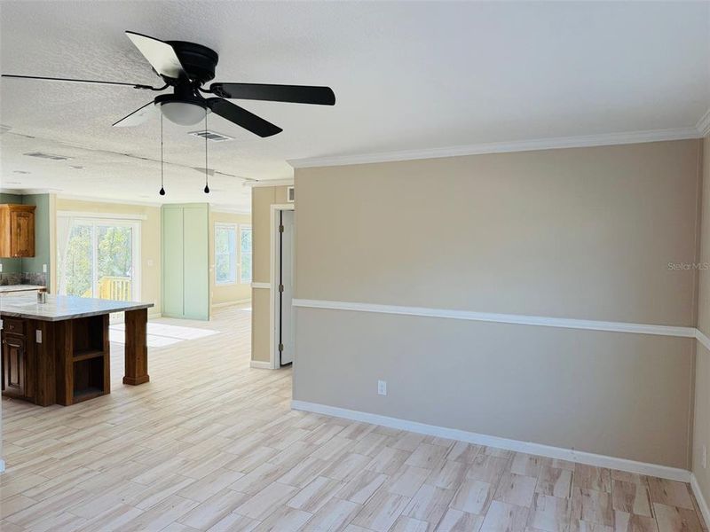 Spacious, unfurnished interior of a new home in , Live Oak (Image 9).