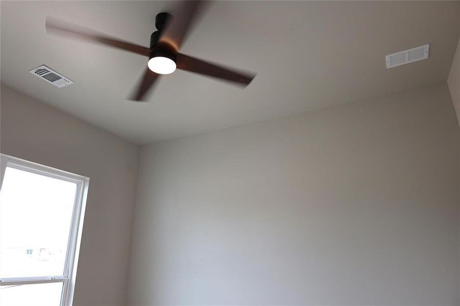 Room details featuring ceiling fan