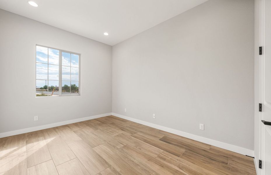 Spacious, unfurnished interior of a new home in Artisan at Asante, Surprise (Image 26).