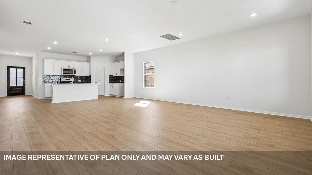 Spacious, unfurnished interior of a new home in Bar W Ranch, Leander (Image 18).