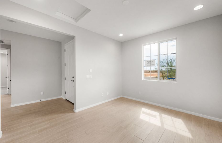 Spacious, unfurnished interior of a new home in Artisan at Asante, Surprise (Image 25).