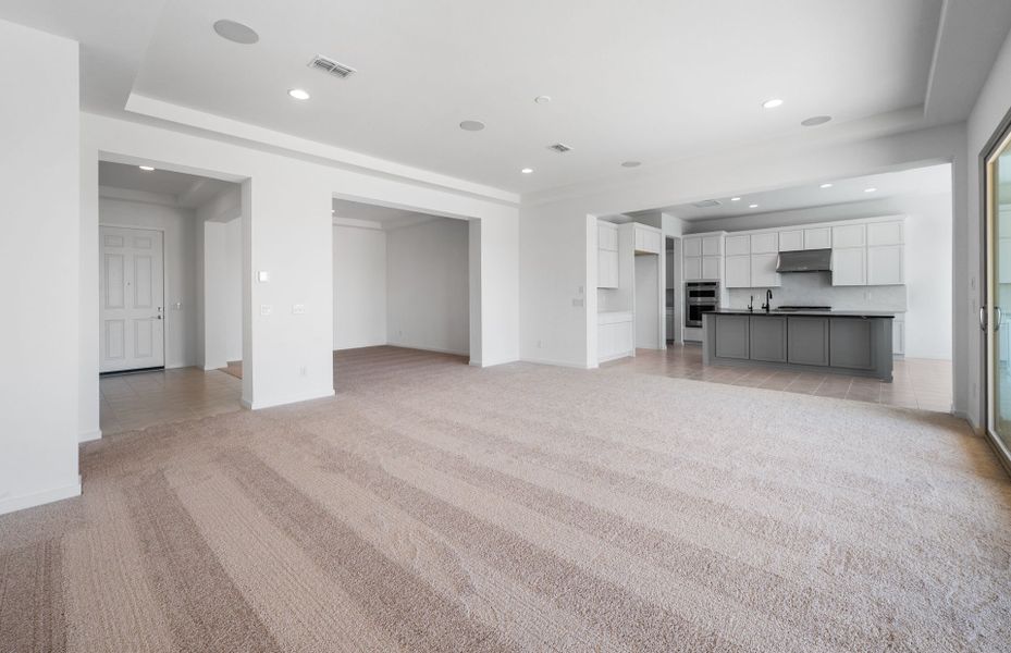 Spacious, unfurnished interior of a new home in Sun City Anthem at Merrill Ranch, Florence (Image 25).