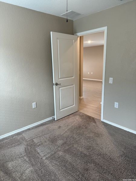 Spacious, unfurnished interior of a new home in Mission del Lago, San Antonio (Image 16).
