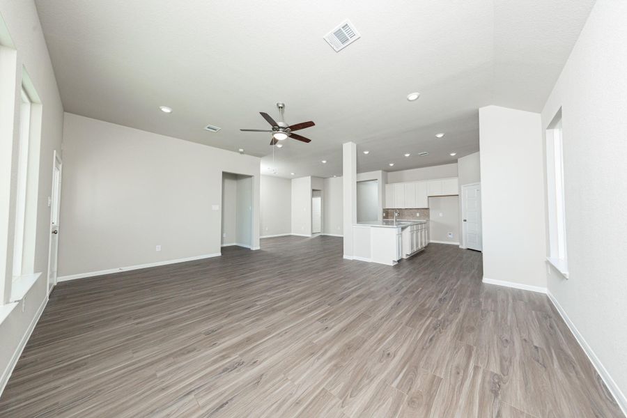 Spacious, unfurnished interior of a new home in River Ranch, Dayton (Image 12).
