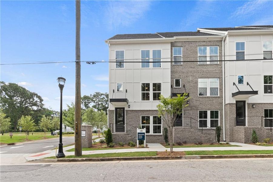 Image 30 of a home in 1871 Hollywood.