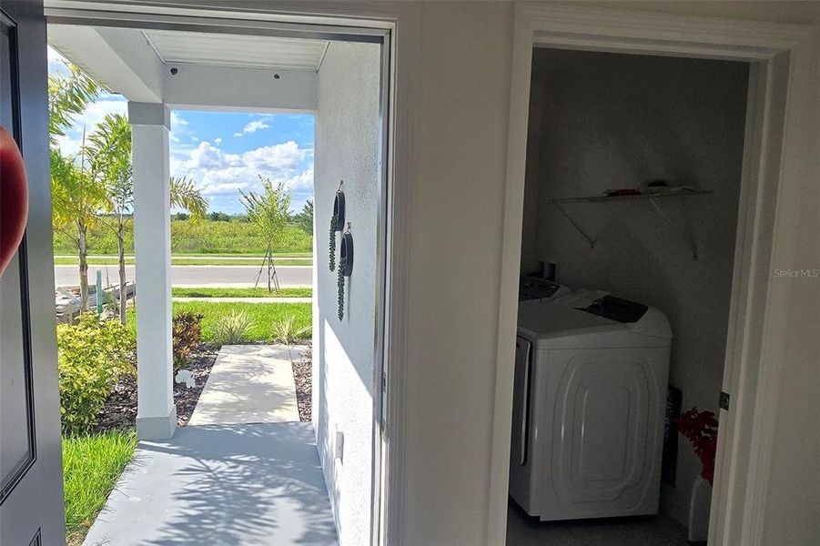 Exterior details and patio area of a home in Hammock Reserve, Haines City (Image 3).
