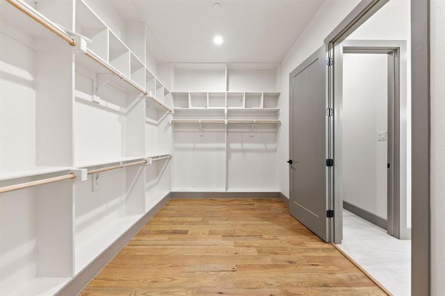 Spacious, unfurnished interior of a new home in , Red Oak (Image 23).