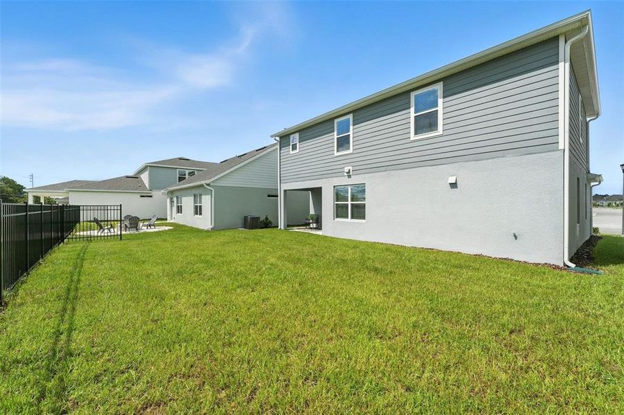 Exterior details and patio area of a home in Amelia Groves, St. Cloud (Image 21).