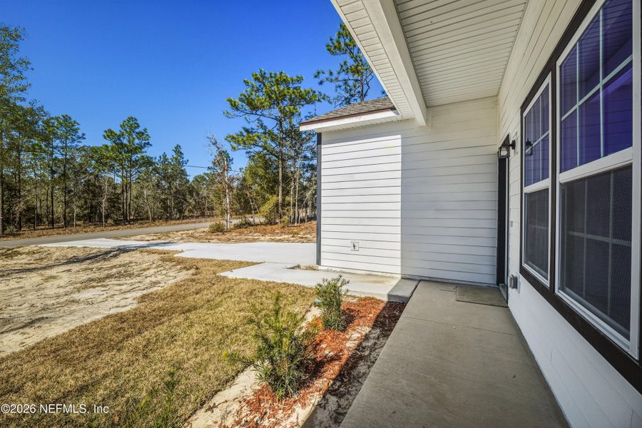 Exterior details and patio area of a home in , Keystone Heights (Image 25).