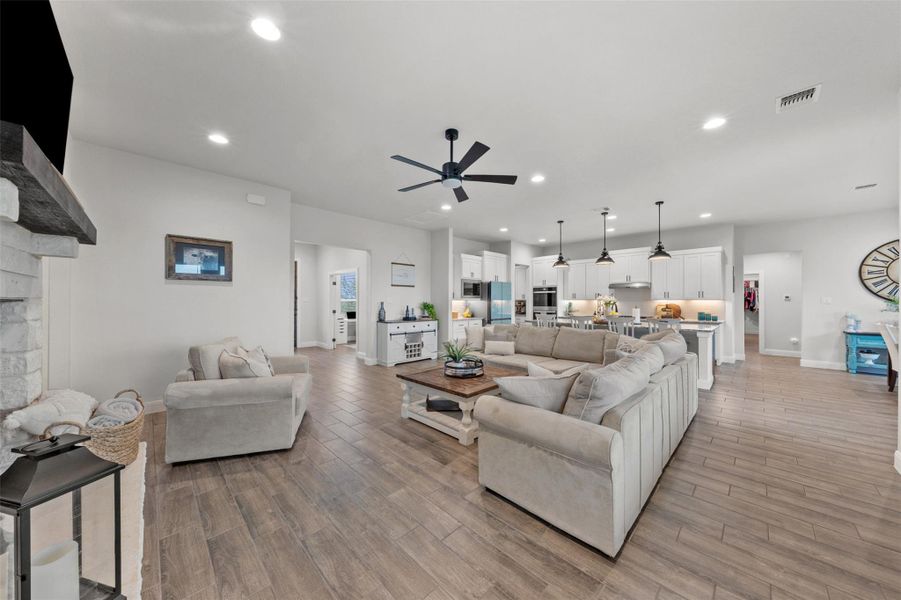 Furnished interior view inside a new home in , Salado (Image 9).