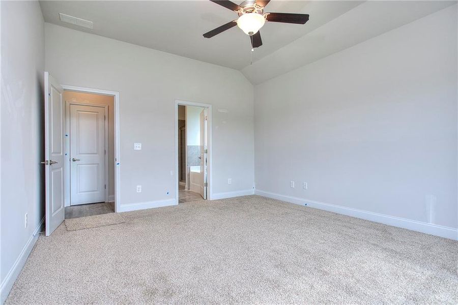 Spacious, unfurnished interior of a new home in , Homer (Image 28).