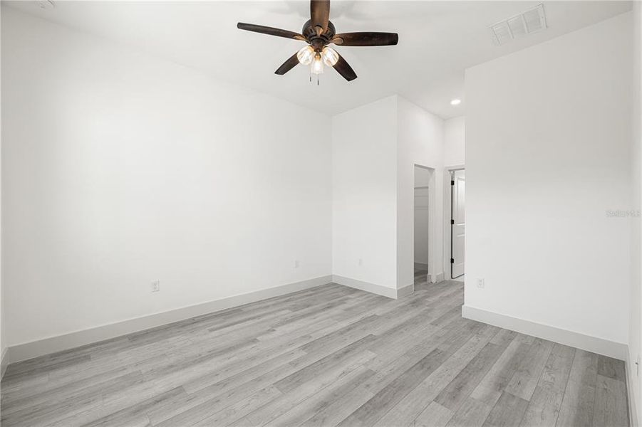 Spacious, unfurnished interior of a new home in , Port Charlotte (Image 22).