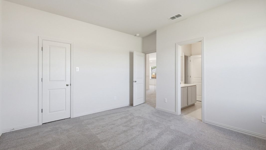 Furnished interior view inside a new home in Green Oaks Preserve, Arlington (Image 37). Furnished interior view inside a new home in Green Oaks Preserve, Arlington (Image 37).
