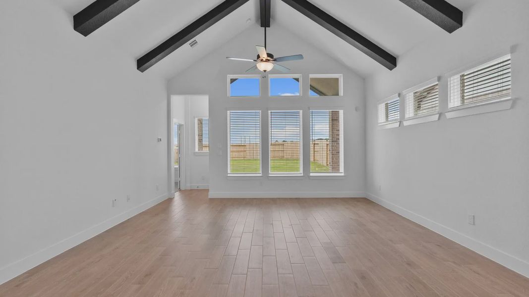 Spacious, unfurnished interior of a new home in Wildrye 45', Waller (Image 17).