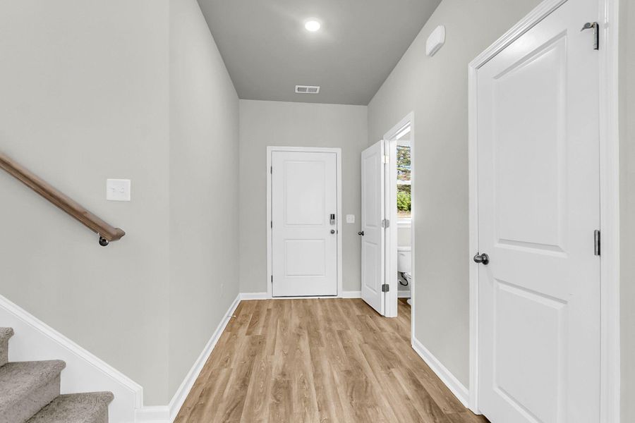 Spacious, unfurnished interior of a new home in Wildcat Chase, Summerville (Image 31).
