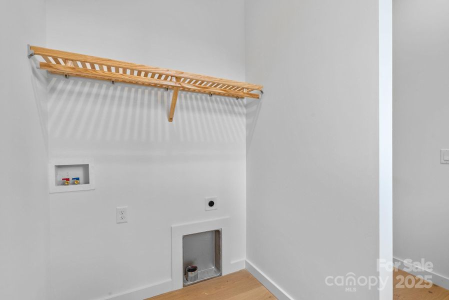 Spacious, unfurnished interior of a new home in , Asheville (Image 20).