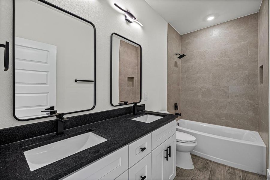 Furnished interior view inside a new home in , Granbury (Image 12).