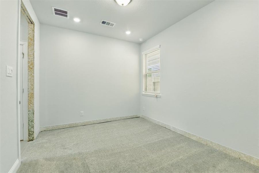 Spacious, unfurnished interior of a new home in Evergreen 40', Conroe (Image 18).