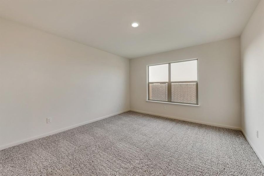 Spacious, unfurnished interior of a new home in Logan Square, Fort Worth (Image 8).