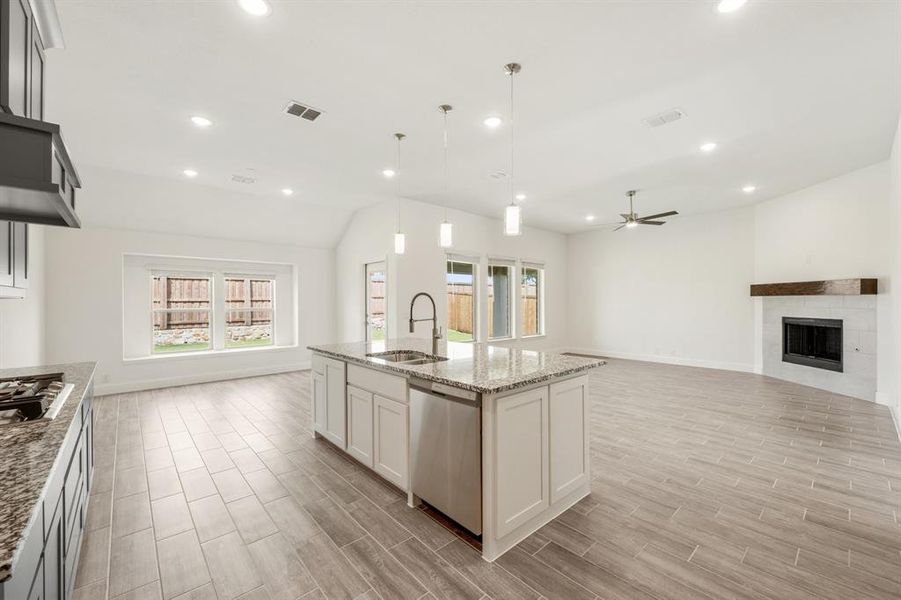 Furnished interior view inside a new home in Somerset, Venus (Image 11).