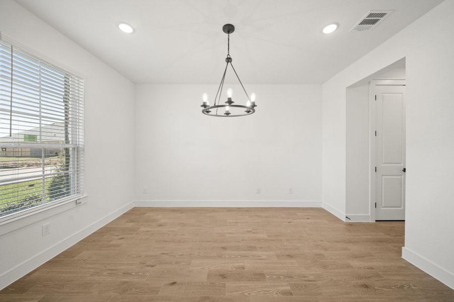 Elegant dining room (*Photo not of actual home and used for illustration purposes only.)