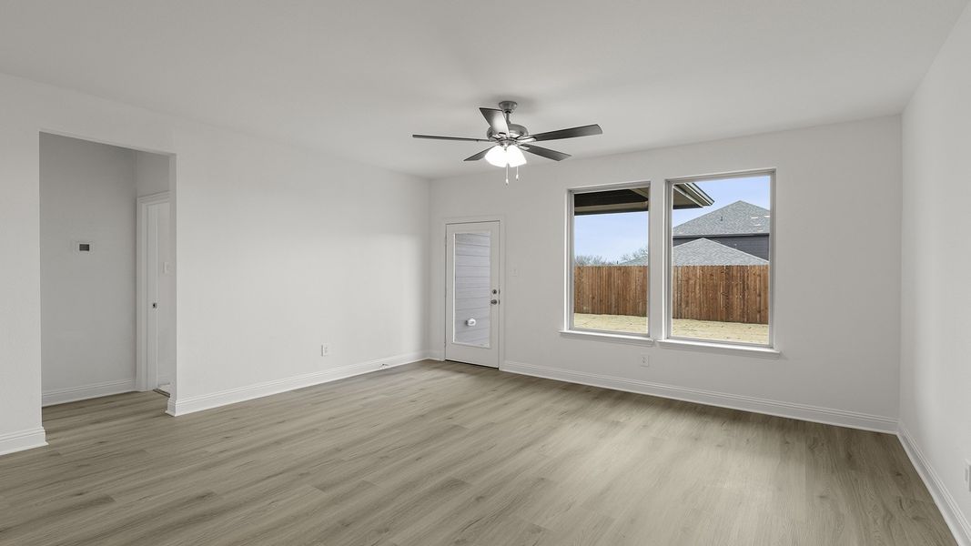 Spacious, unfurnished interior of a new home in Keeneland 40s, Aubrey (Image 19).