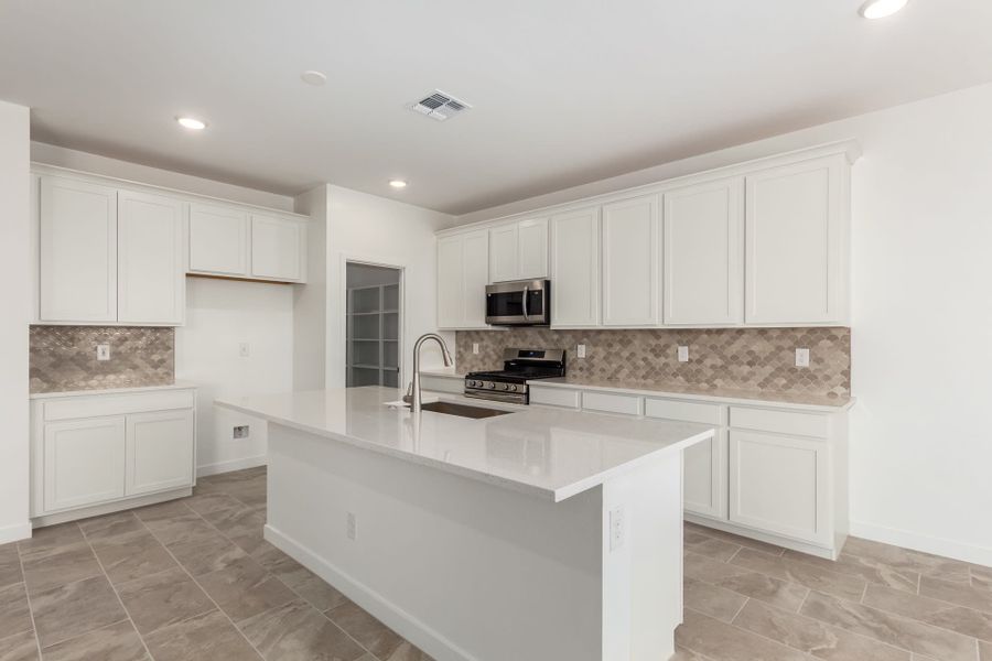 Lot 32 | Kitchen | Falcon | El Cidro | Goodyear, AZ | Landsea Homes