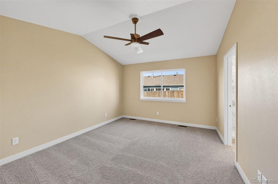 Spacious, unfurnished interior of a new home in , Aurora (Image 15).