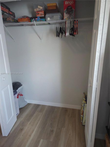 Spacious, unfurnished interior of a new home in , Sebring (Image 27).