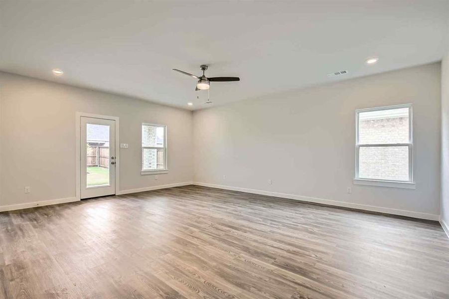 Spacious, unfurnished interior of a new home in Prestige Collection at Overland Grove, Forney (Image 10).