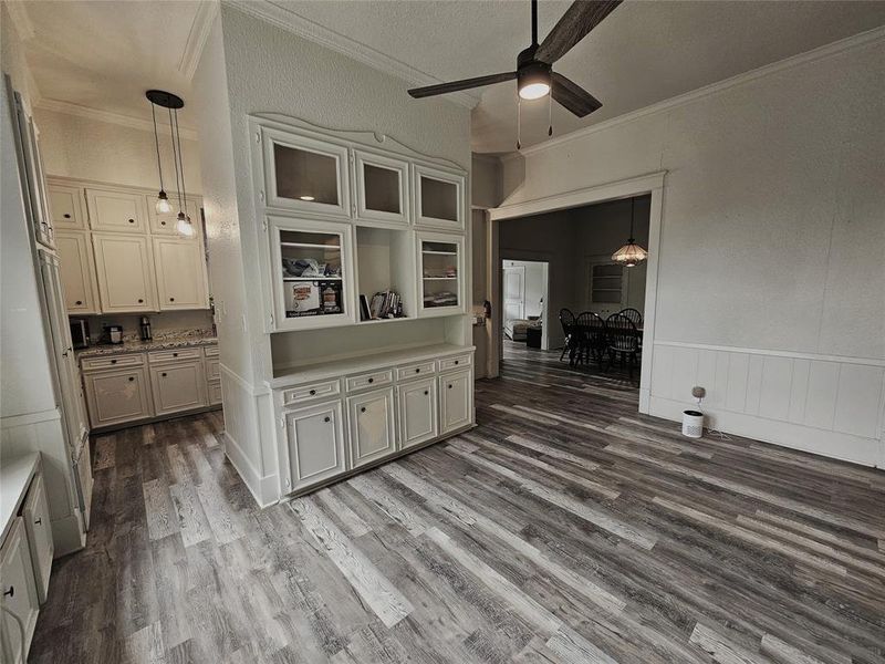 Furnished interior view inside a new home in , Groesbeck (Image 11).