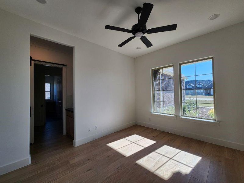 Spacious, unfurnished interior of a new home in Rocky Top, Krum (Image 13).